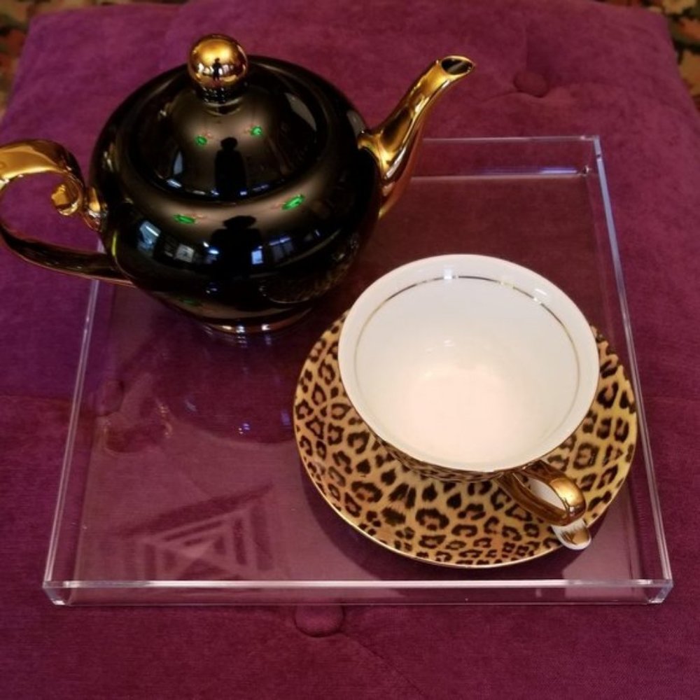 NWT Clear Acrylic Tray (10 x 10)